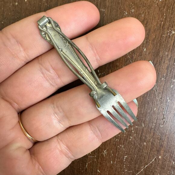 VINTAGE silver tone Silverware Fork‎ Tie Bar Clip - Picture 4 of 4